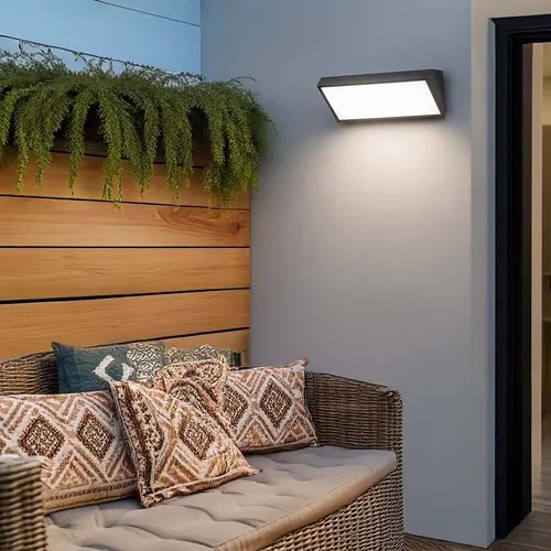 Aranżacja: Lampa LEDLUX LEL-0010 GREY na tarasie i elewacji budynku