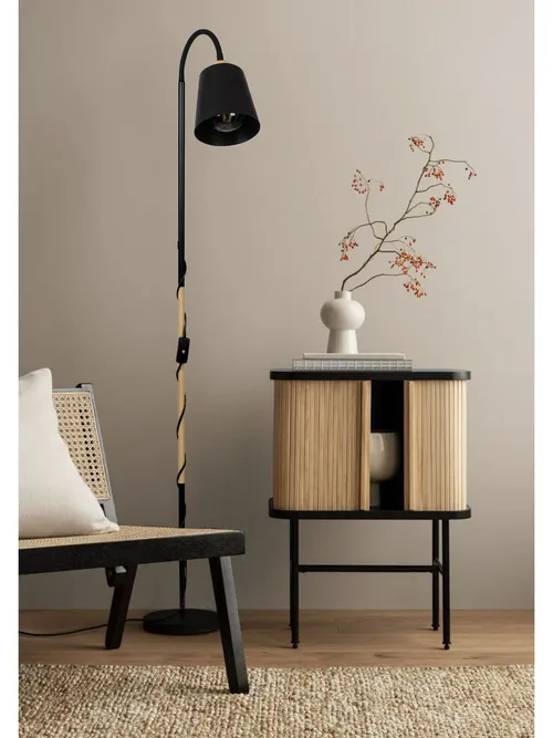 Zastosowanie: lampa podłogowa przy fotelu, kanapie i biurku – strefa czytania