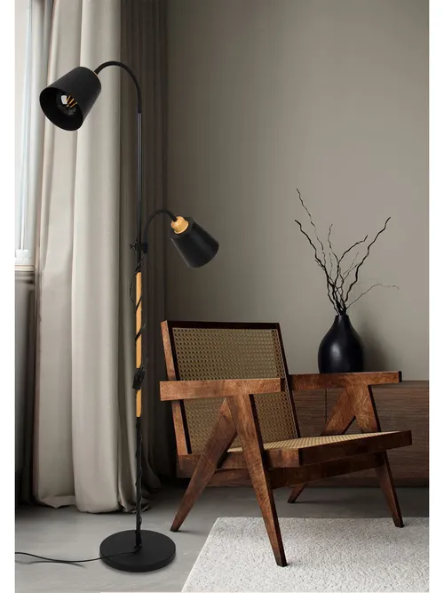 Aranżacja: lampa podłogowa LEDLUX w sypialni – nastrojowe i punktowe oświetlenie