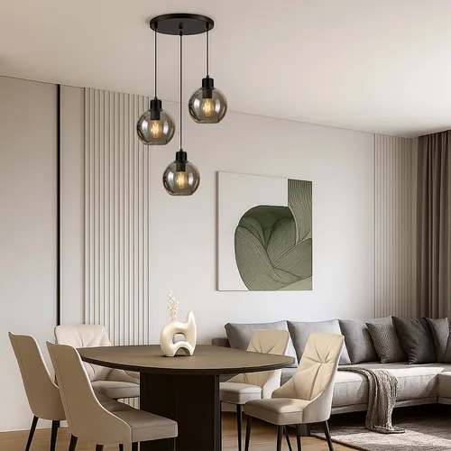 Aranżacja: lampa 3xE27 z dymionymi kloszami nad stołem
