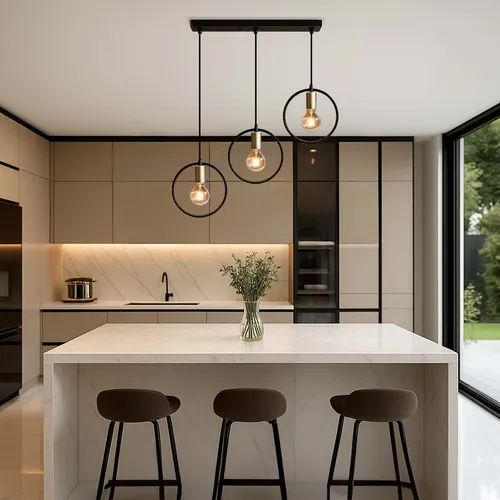 Detal: złota oprawka E27 w czarnym pierścieniu – eleganckie połączenie loft i glamour