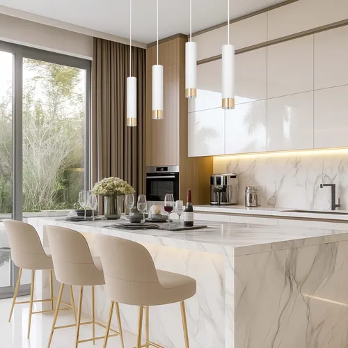 Aranżacja: lampa 4-punktowa biało-złota nad długim stołem