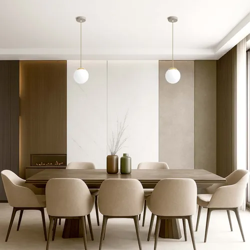 Lampa kula złoto-biała w salonie