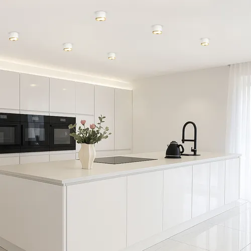 SPot natynkowy biały w aranżcji kuchennej