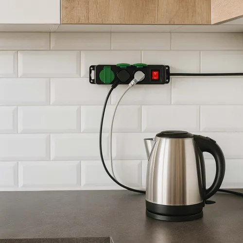 Aranżacja: listwa 3 gniazda 230V z klapkami i włącznikiem na tarasie pod zadaszeniem