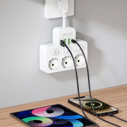 Zbliżenie portów USB-A/USB-C i włączników w rozgałęźniku LEDLUX (biały)