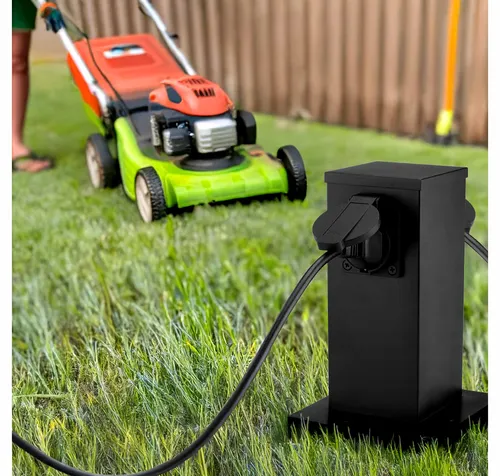 Słupek ogrodowy z gniazdami – praktyczne zasilanie na tarasie i w ogrodzie